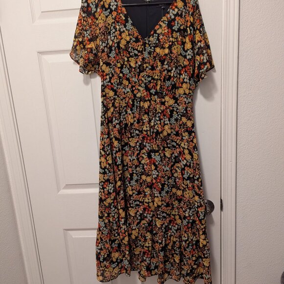 Madewell Dolman-Sleeve Ruffle-Hem Midi Dress in Flower Garden - Picture 4 of 8
